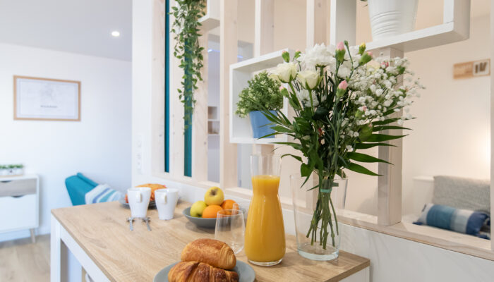 Coin repas de l’appartement Au confort du port roannais